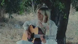 girl on a hill - halloween (acoustic performance)