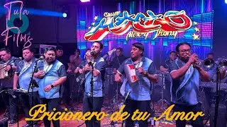 Grupo Macao De Alex & Johnny en vivo Pricionero de tu Amor Exito 2025
