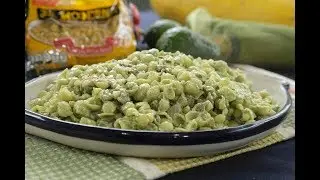 Pasta de caracoles con salsa de aguacate