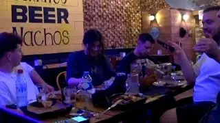 Exposed Mahluna hier ihren Fu&szlig; Fetisch?