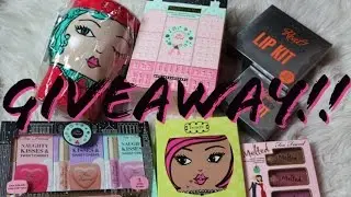 Giveaway | 2016 Holiday Giveaway!