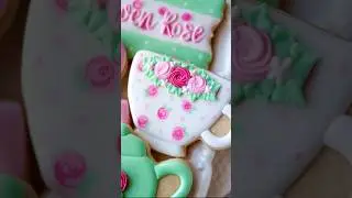 How to make wet on wet royal icing flowers #cookiedecorating #royalicing #wetonwet #relaxingvideo