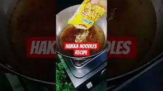हक्का मैगी ऐसी कि उंगलियाँ चाटते रह जाओ🤤 #shorts #maggie #hakkanoodles #streetfood #shortsfeed #food