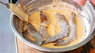 Cambodian Street Food - GIANT EGG BATTERED PRAWNS Phnom Penh Cambodia
