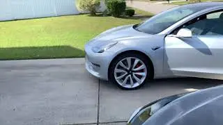 Tesla Model 3 Performance vs. BMW M3: Dashboard and Infotainment
