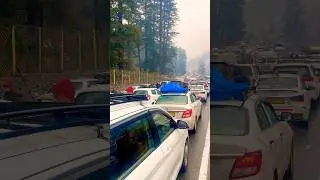 Traffic Jam Manali 😅😅 #jam #traffic #viral #trending #shorts #manali #snowfall #tour #vacation