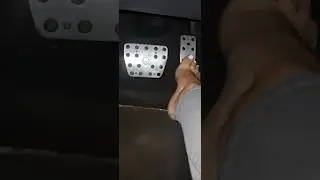 Barefoot V8 Revving