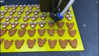 Fully automatic biscuit decorating machine, fluffy cookie coloring equipment, icing dotting machine