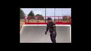 52 y/o👴 20260111⛄Skateboarding in the Snow🤣 #miniramp #practice #oldmanskatesesh 🛹 #shorts