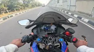 Ghar se nikalte hi highway aa jata hai 