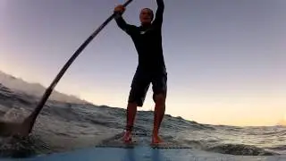 Surf na madrugada  no Farol da Barra com Arthurzinho e Cac&aacute;
