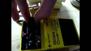 Boss ODB-3 играет на гитаре