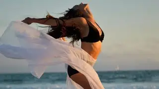 Cafrii - Sunrise (Feat. Paula Mendes) [Lyric Video]