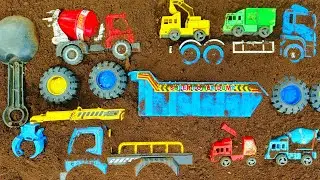 Mencari Mobil Kontruksi dan Merakit Mainan Mobil Truk Pasir & Truk Pencapit kayu yang Terkubur - 138