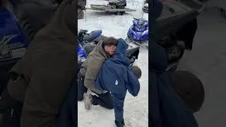 Мераб Двалишвили наблюдает за борьбой Романа Долидзе с Лашей Мески в снегу #UFC #шорты
