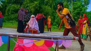 Game Challenge Of Shooting Arrows And Bursting Balloons While Riding A Rolling Car