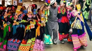 Dancing at Chitral's annual Uchao festival | Aaj News