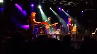 The Zombies Hold Your Head Up 