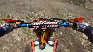 enduro 27-03-2022 tippy maakt contact met de aarde.