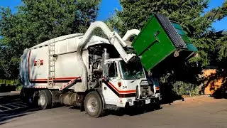 Autocar WXLL - New Way Mammoth Front Loader Garbage Truck