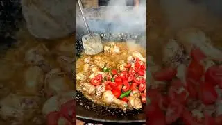 Pakistani Girl Cooking Giant Chicken Karahi Over Open Flame #chickenkarahi #pakistanifood #streetsty