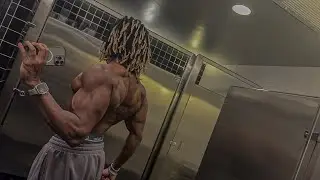 Show off your huge chest muscles☠️