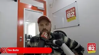 Comedyautor Tim Boltz stellt bei radio B2 sein aktuelles Werk 