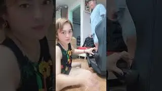 (DIY) assembling our new gaming chair