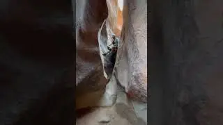 Canyon Dave downclimbing Entrajo