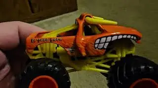 Spinmaster Max–D 20th Anniversary Vs El Toro Loco #Unboxing On Christmas Day #spinmastermonsterjam 