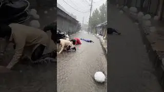 An extremely hailstorm in an Indian town street 😱