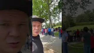 Очередь к памятнику Рокки в Филадельфии
