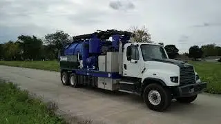 #008375 2014 Vac-Con Hydroexcavator (Low Angle)