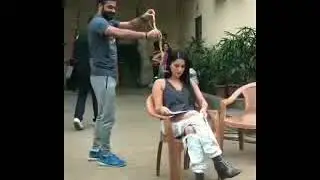 Hot Sunny Leone Hilarious Prank While SHooting funny