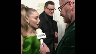 Brendan Fraser gives gummy bears to reporter, Amanda Seyfried remains confused #sagawards2023