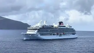 セントヘレナ島沖で、飛鳥IIと飛鳥IIIが初めてすれ違った瞬間。日本からヨーロッパに向かう飛鳥IIと、ドイツで建造されて日本に向かう飛鳥IIIの感動の出会いです！！！