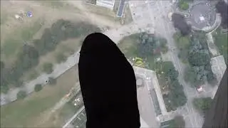 Стеклянный пол CN Tower.