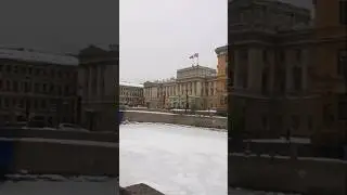 Шла женщина. Скучала.