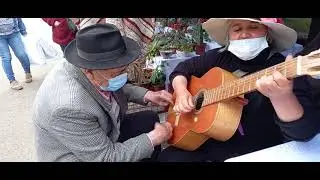Cuecas en la Plaza.