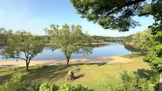 Deluxe Lodge room at Cedar lodge & Settlement in Wisconsin Dells on the Wisconsin River, lower Dells