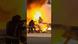 Парень буквально 
