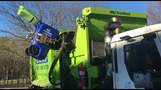 Side Loader Garbage Truck in Action #garbagetruck #trashtruck #garbagecollector #garbagecollection