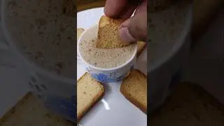 Eating dipped rusk in a cup of tea!!!☕😍🍪Snacks ASMR🎧#eating #dip #snacks #cup #tea #rusk #asmr #eat
