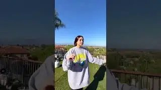 Она пнула меня по яйцам 😂