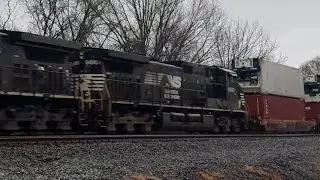 NS 274 with a Dash 9 (#9861)