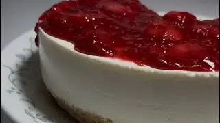 No-Bake Berry Cheesecake (So Creamy!)