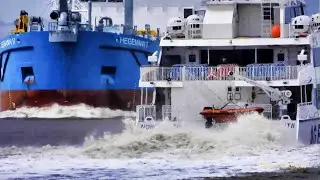 Emder Vorhafen F&auml;hre Baggerschiff Flusskreuzfahrer Ferry Dredger & Rivercruiser Outer Emden Port