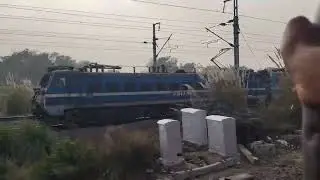 Brutal overtaking at 130 KMPH _by Bikaner - Howrah Superfast.
