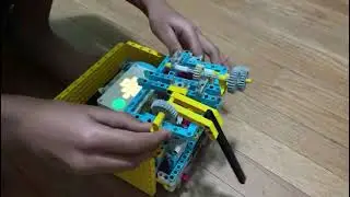 Testing how to put a gearbox in our robot!