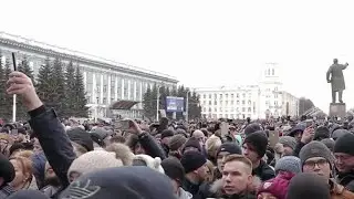 Russian protesters demand 